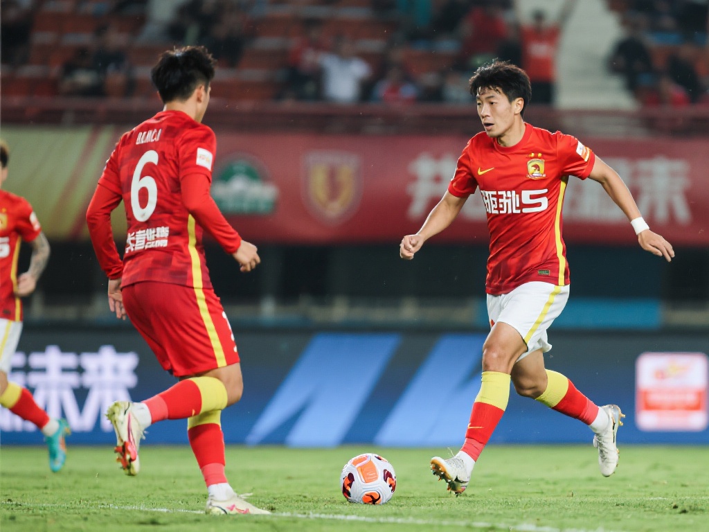 中超激战:王钰栋双响,陶强龙传射助浙江4-2胜长春亚泰 本场比赛对于浙江队和长春亚泰队都是至关重